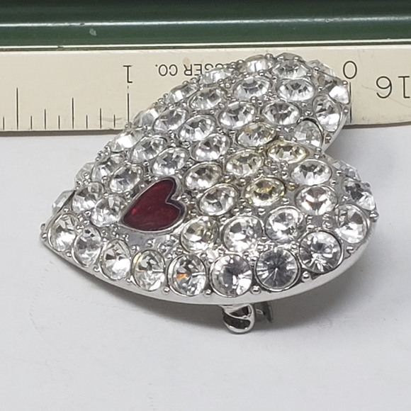 Sparkling Shakira Caine crystal heart pendant pin - Picture 4 of 6